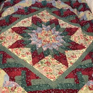 1990’s Radiant Star puffer quilt twin size Floral Patchwork red green cream